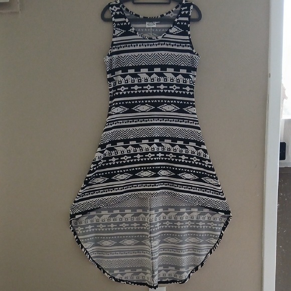 Cowgirl Justice Dresses & Skirts - Cowgirl Justice Chic Asymmetrical Tribal Print Dress Sz M